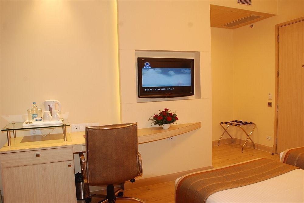 Sarovar Portico Naraina, Hotel Nuova Delhi Esterno foto