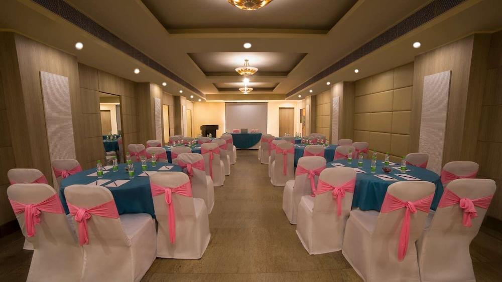 Sarovar Portico Naraina, Hotel Nuova Delhi Esterno foto