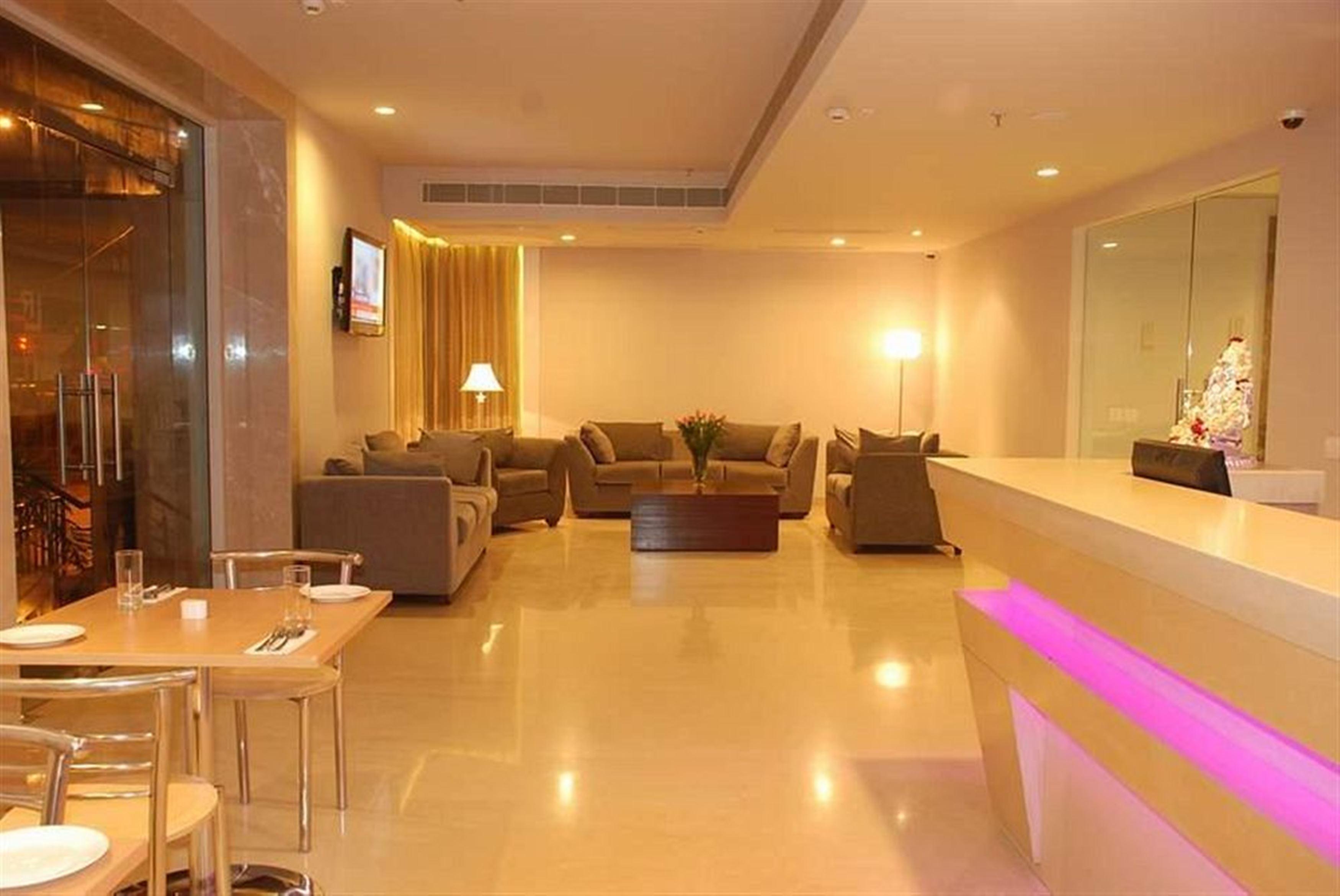 Sarovar Portico Naraina, Hotel Nuova Delhi Esterno foto
