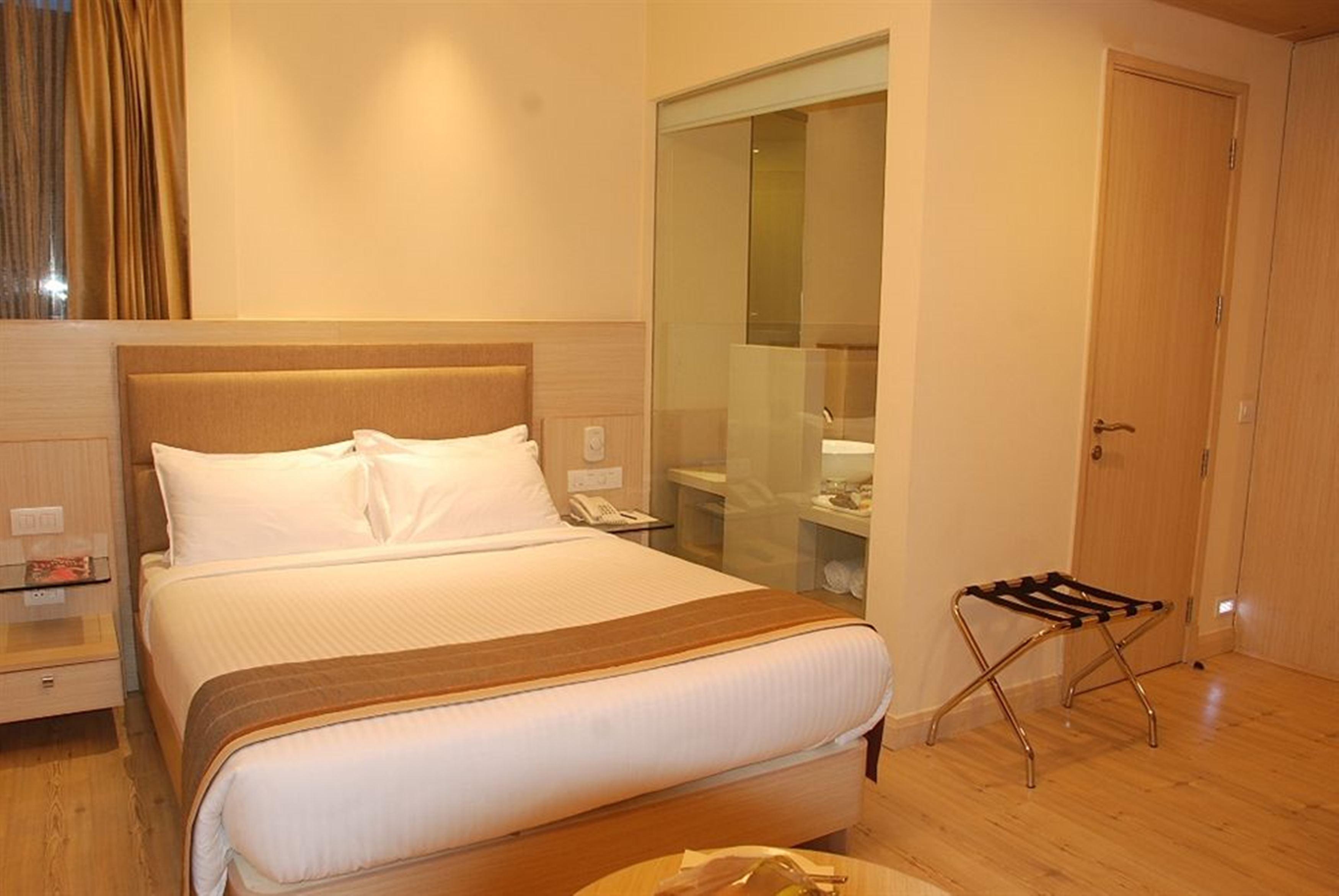 Sarovar Portico Naraina, Hotel Nuova Delhi Esterno foto