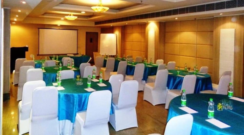 Sarovar Portico Naraina, Hotel Nuova Delhi Esterno foto