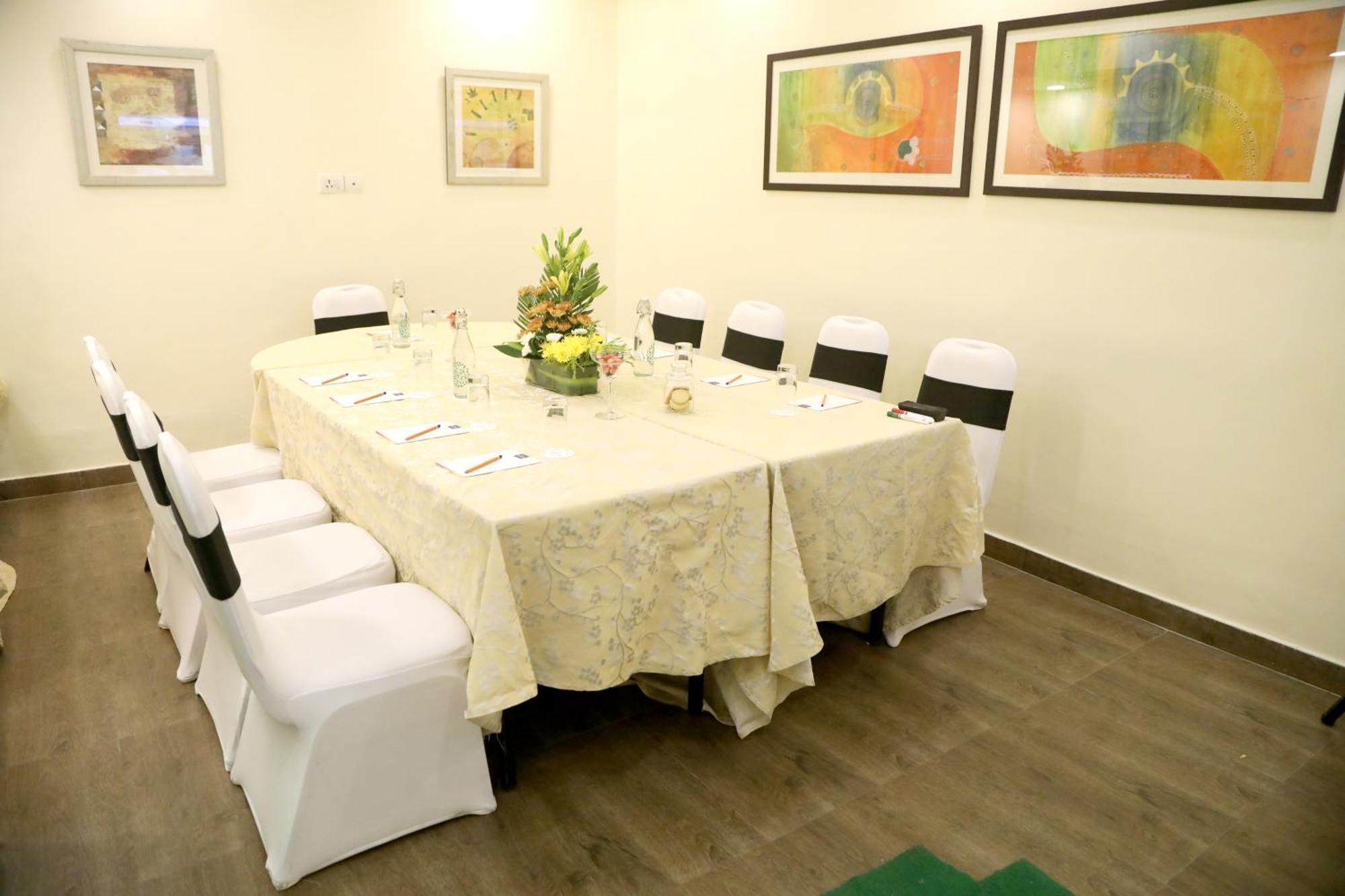 Sarovar Portico Naraina, Hotel Nuova Delhi Esterno foto