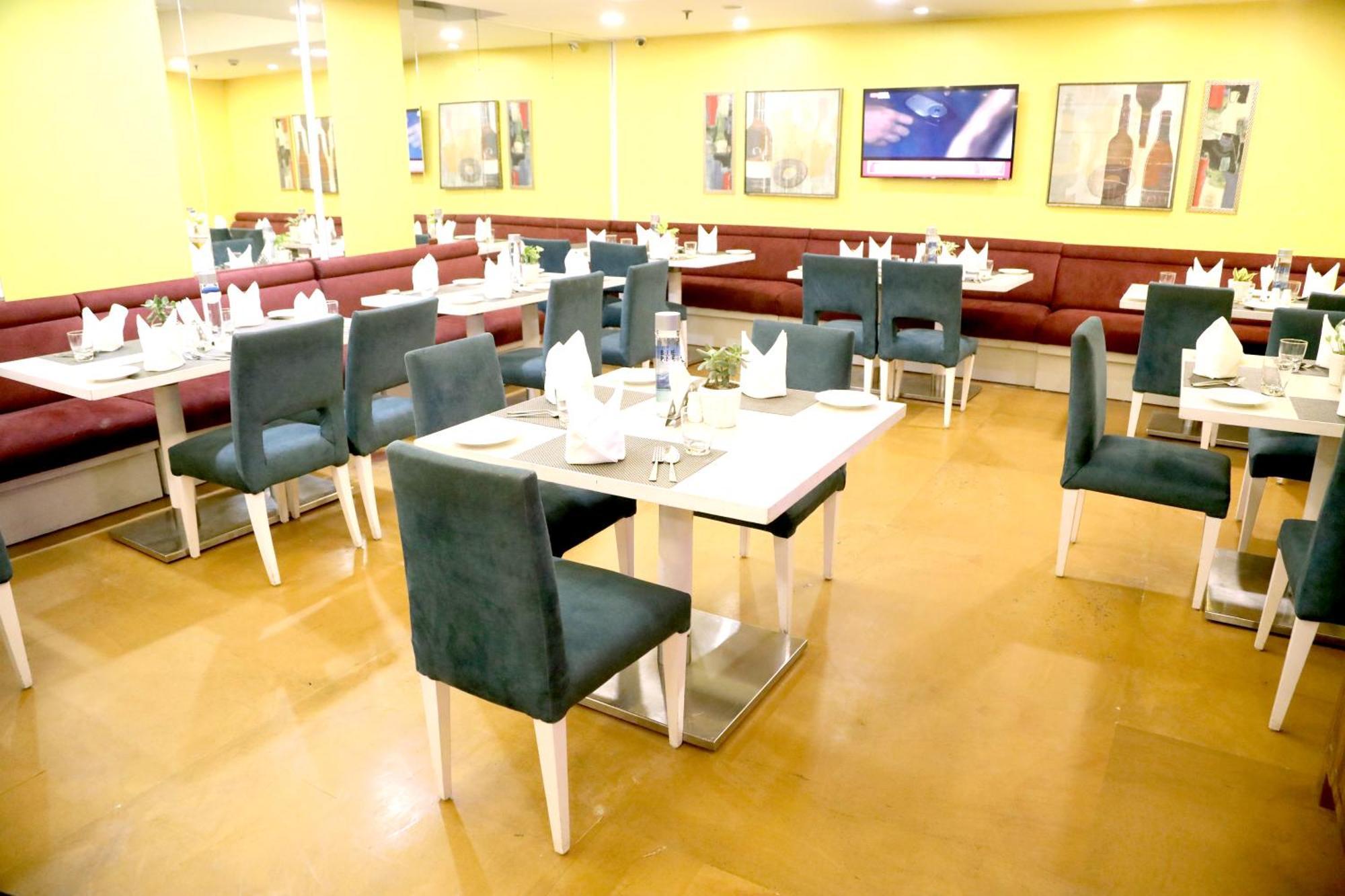 Sarovar Portico Naraina, Hotel Nuova Delhi Esterno foto