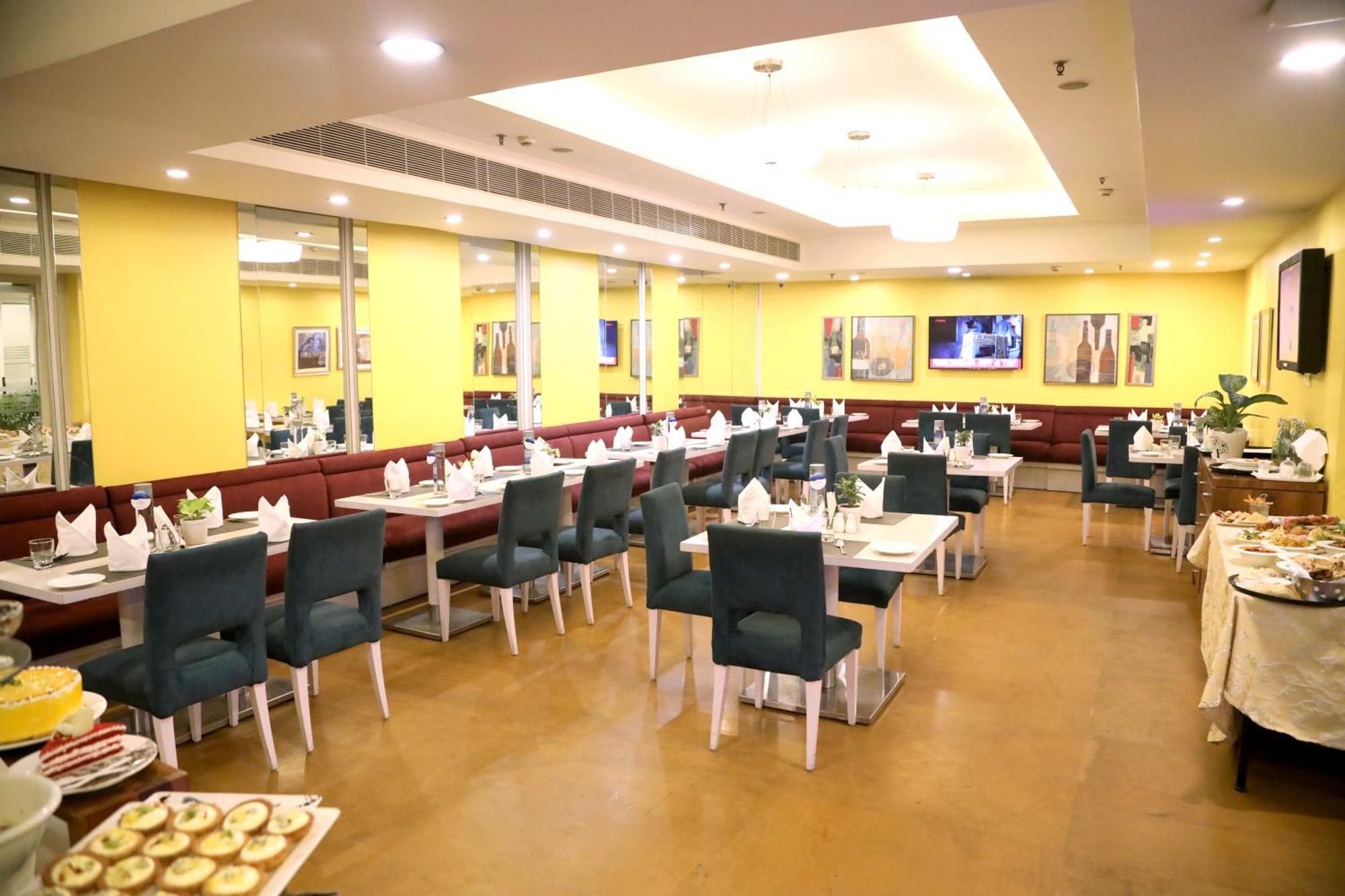 Sarovar Portico Naraina, Hotel Nuova Delhi Esterno foto