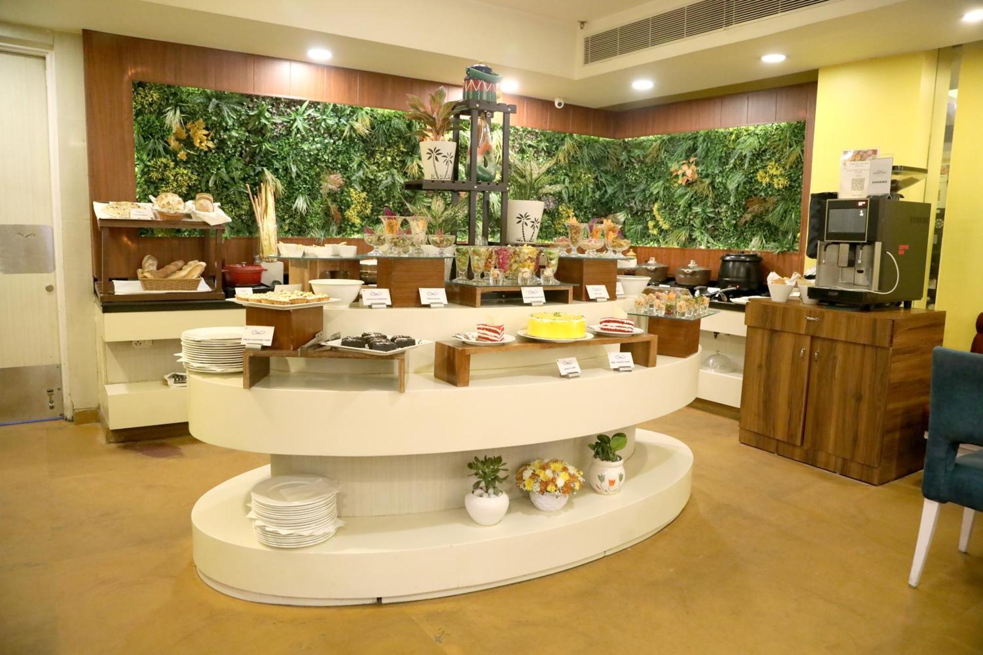 Sarovar Portico Naraina, Hotel Nuova Delhi Esterno foto