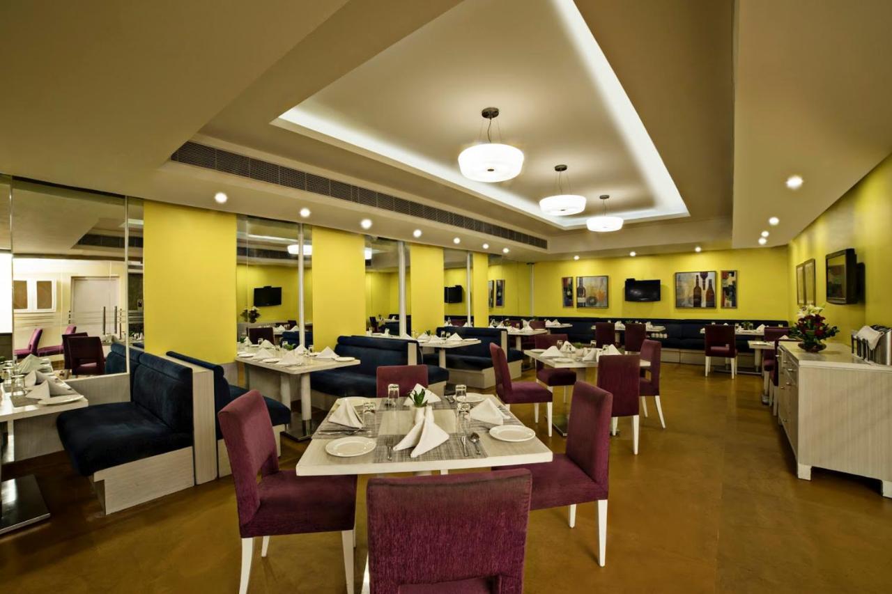 Sarovar Portico Naraina, Hotel Nuova Delhi Esterno foto